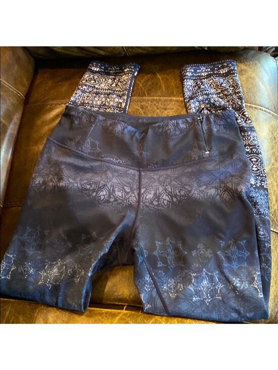 CALIA by Carrie Underwood Pants - Calia by Carrie women’s size medium navy floral leggings